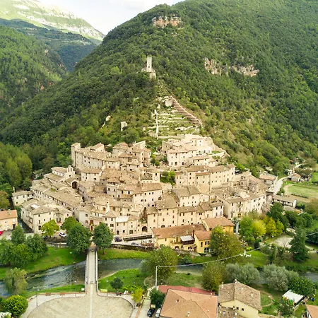 فندق Torre Del Nera Diffuso & 4*