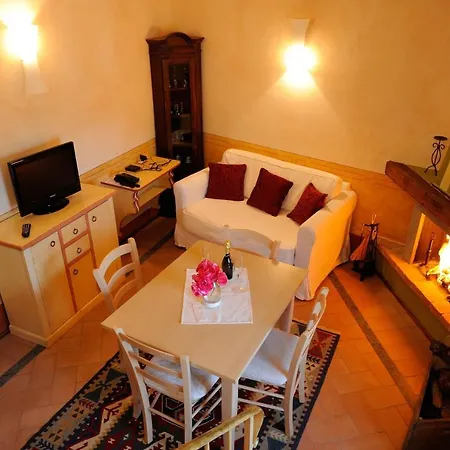فندق Torre Del Nera Diffuso & 4*