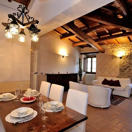 Torre Del Nera Diffuso & فندق 4*