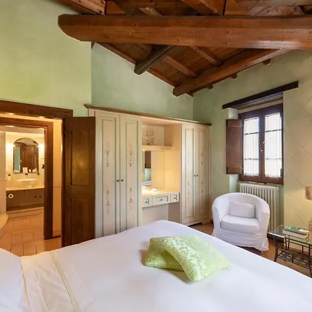 Torre Del Nera Diffuso & فندق 4*