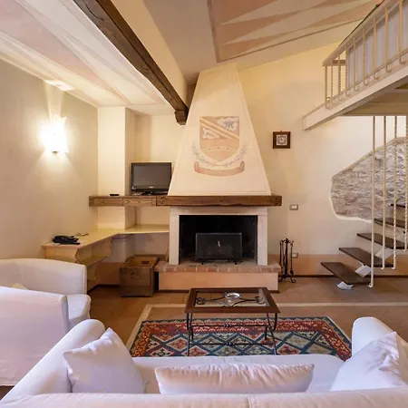 Torre Del Nera Diffuso & فندق
