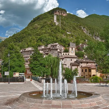 Torre Del Nera Diffuso & فندق