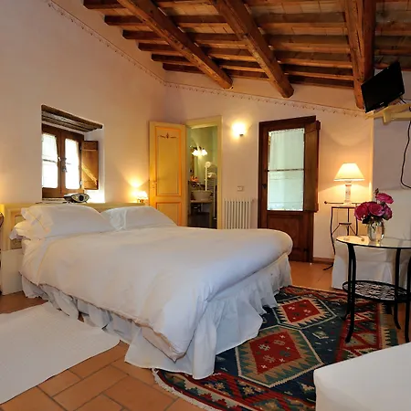 فندق Torre Del Nera Diffuso & 4*