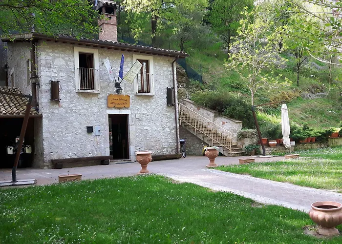 Szálloda Torre Del Nera Diffuso & Scheggino